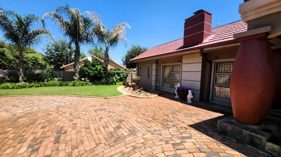 4 Bedroom Property for Sale in Wilkoppies North West